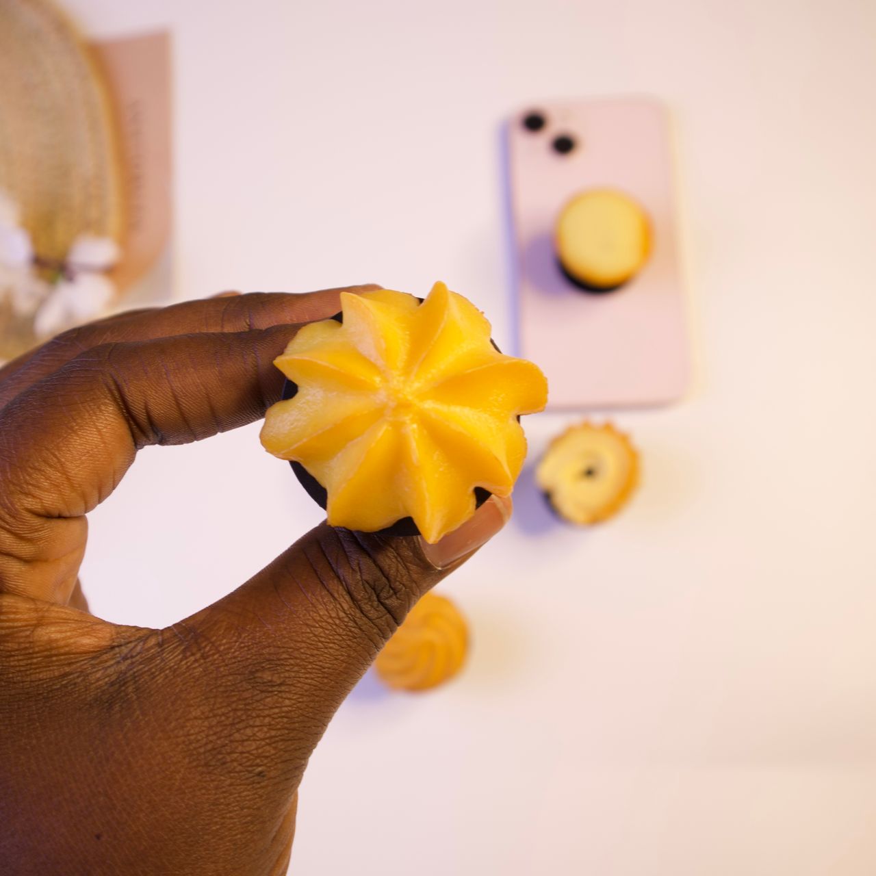 BISCUIT FOLDABLE POP-UP SOCKET image