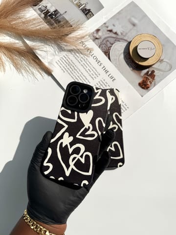 BLACK AND WHITE HEART PHONE CASE
