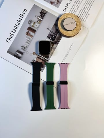 MAGNETIC SILICONE APPLE WATCH STRAP