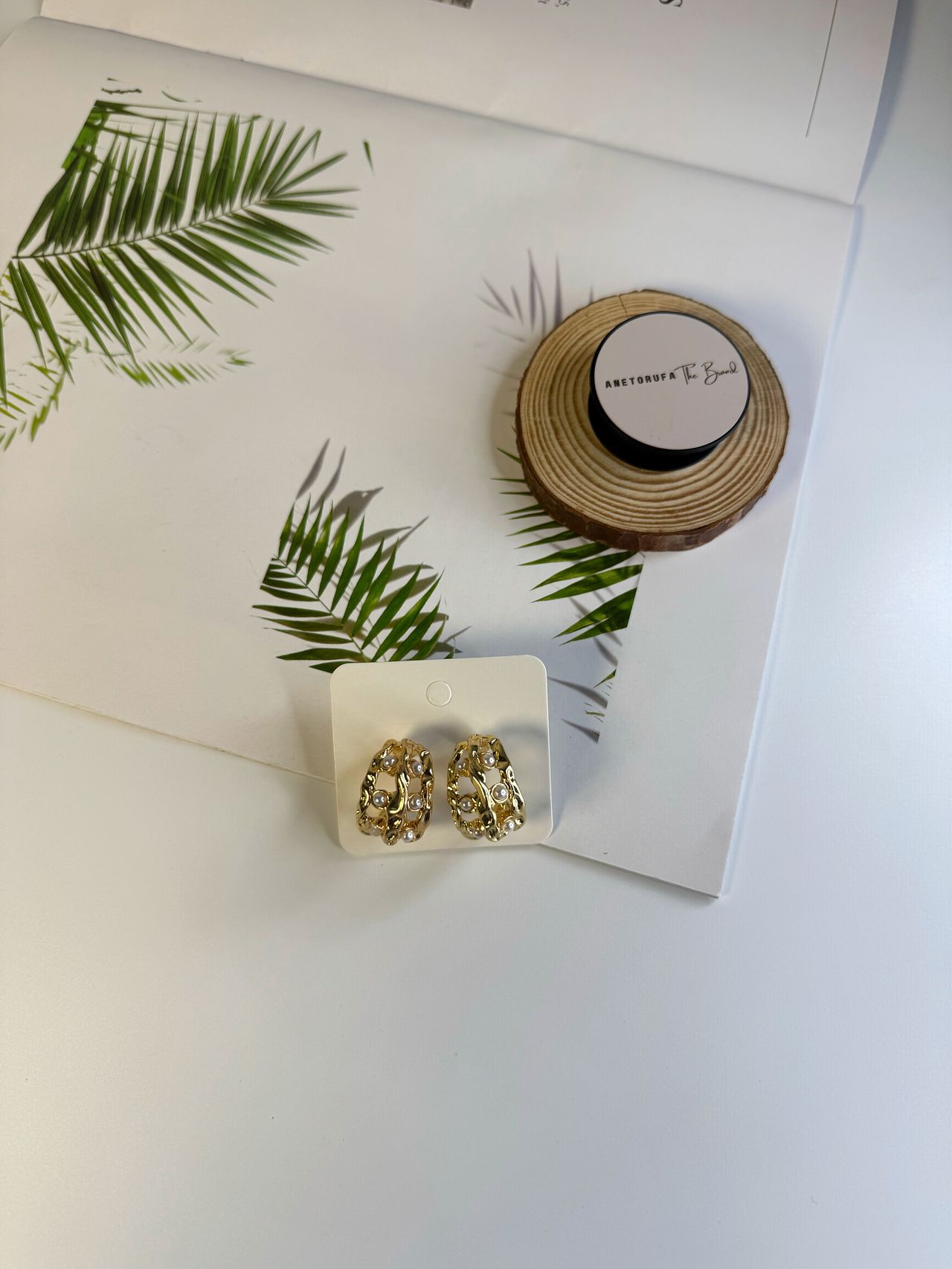 HOLLOW PEARL EARRINGS (925) image