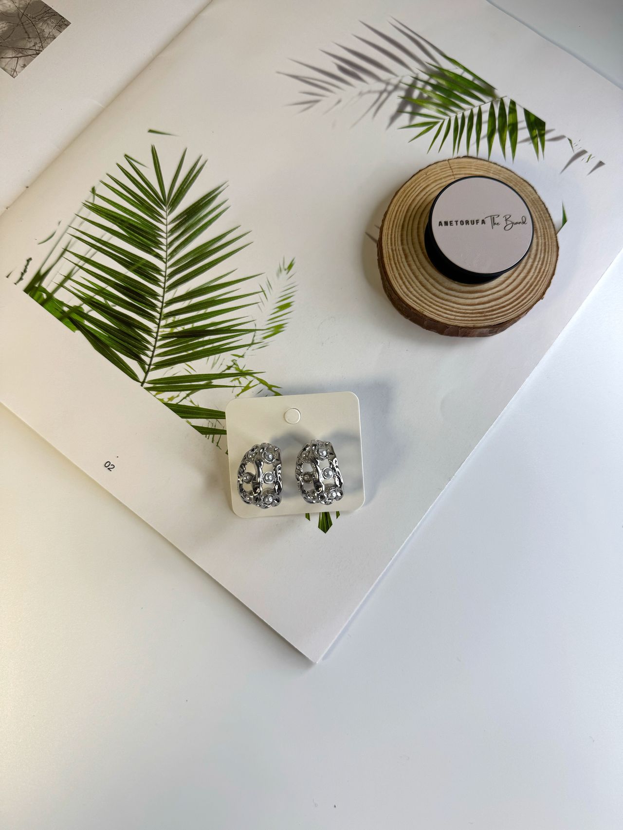 HOLLOW PEARL EARRINGS (925) image