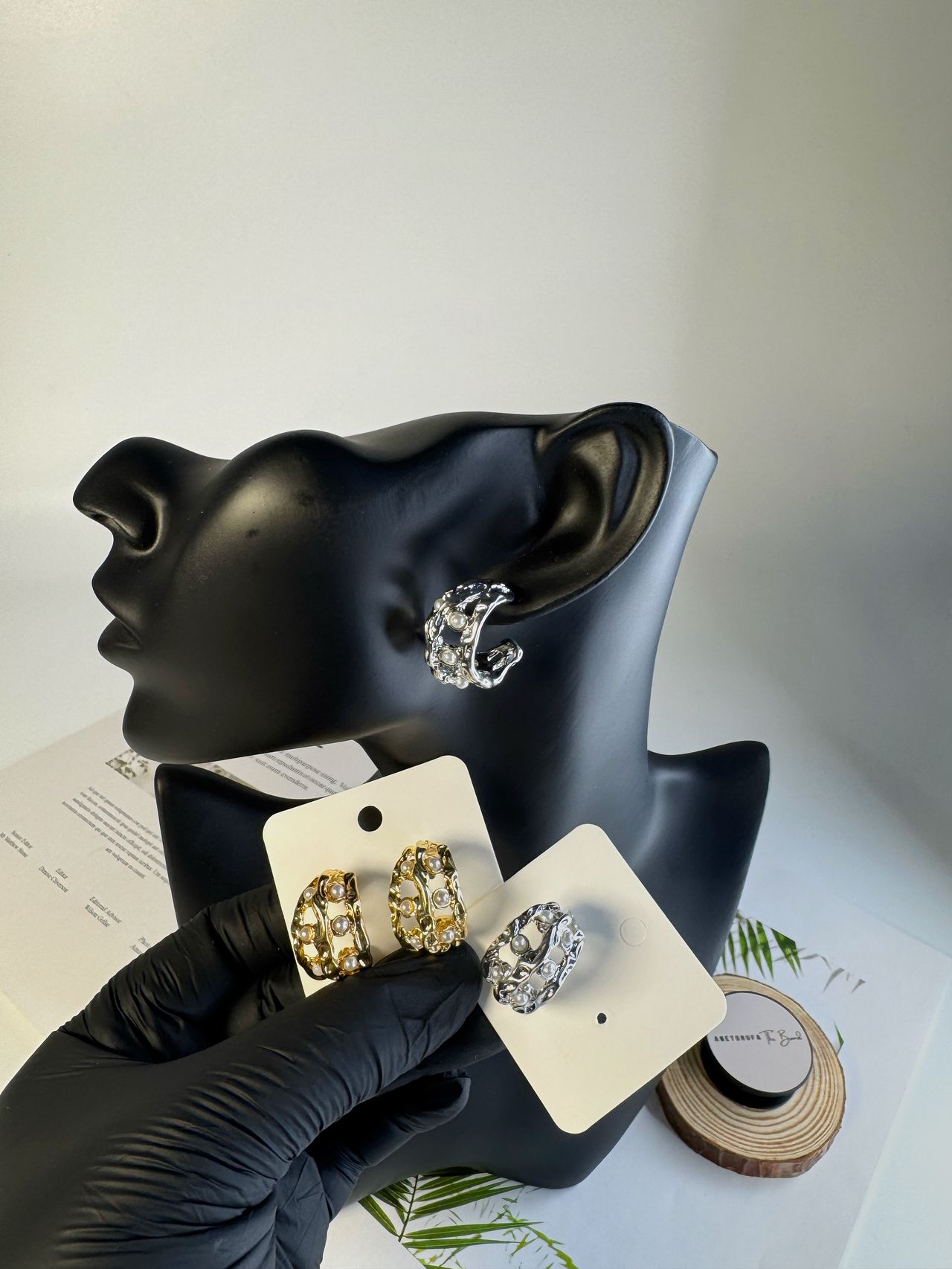 HOLLOW PEARL EARRINGS (925) image