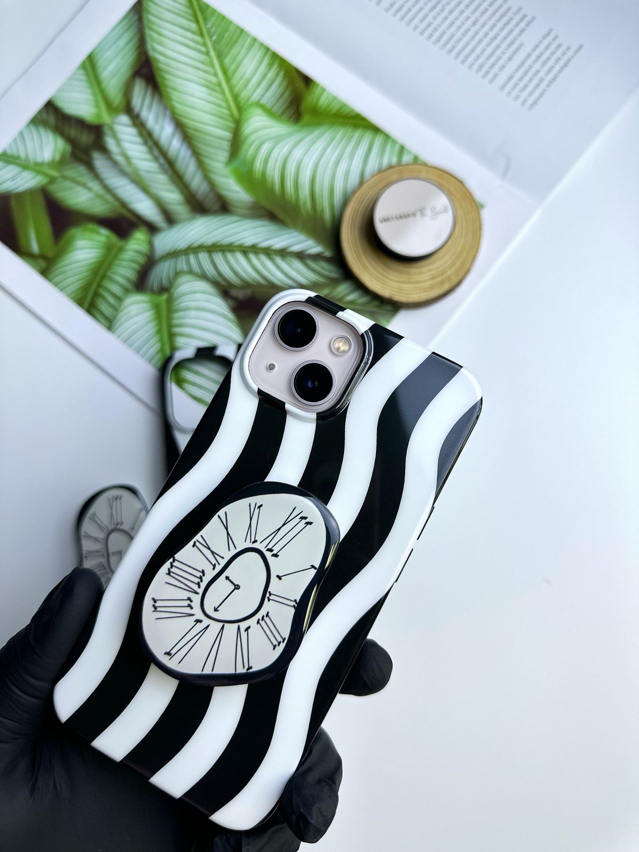 BLACK AND WHITE RETRO PHONE CASE WITH IRREGULAR POP-UP SOCKET image