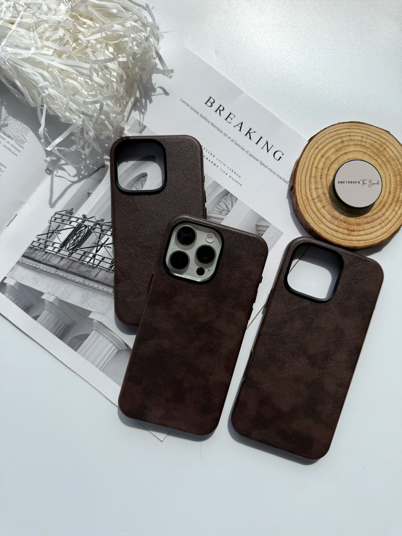 BROWN LEATHER MAGSAFE PHONE CASE image