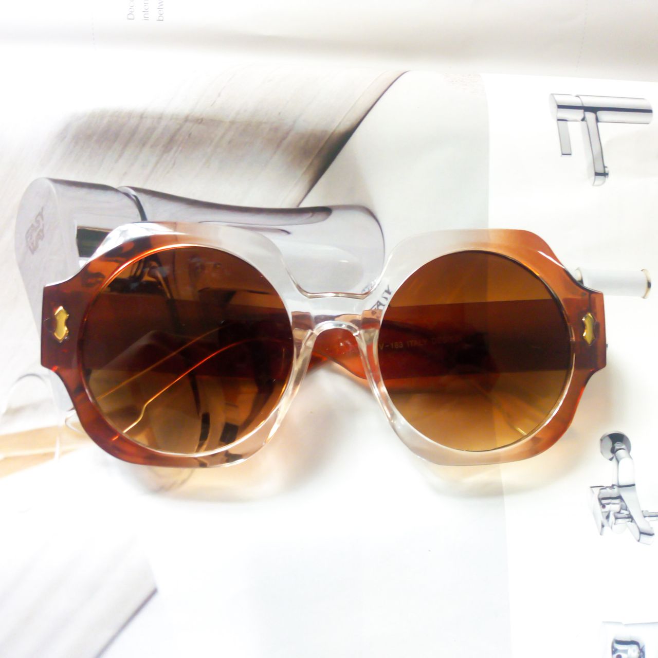 Women Fashionable Ombre Sunglasses image