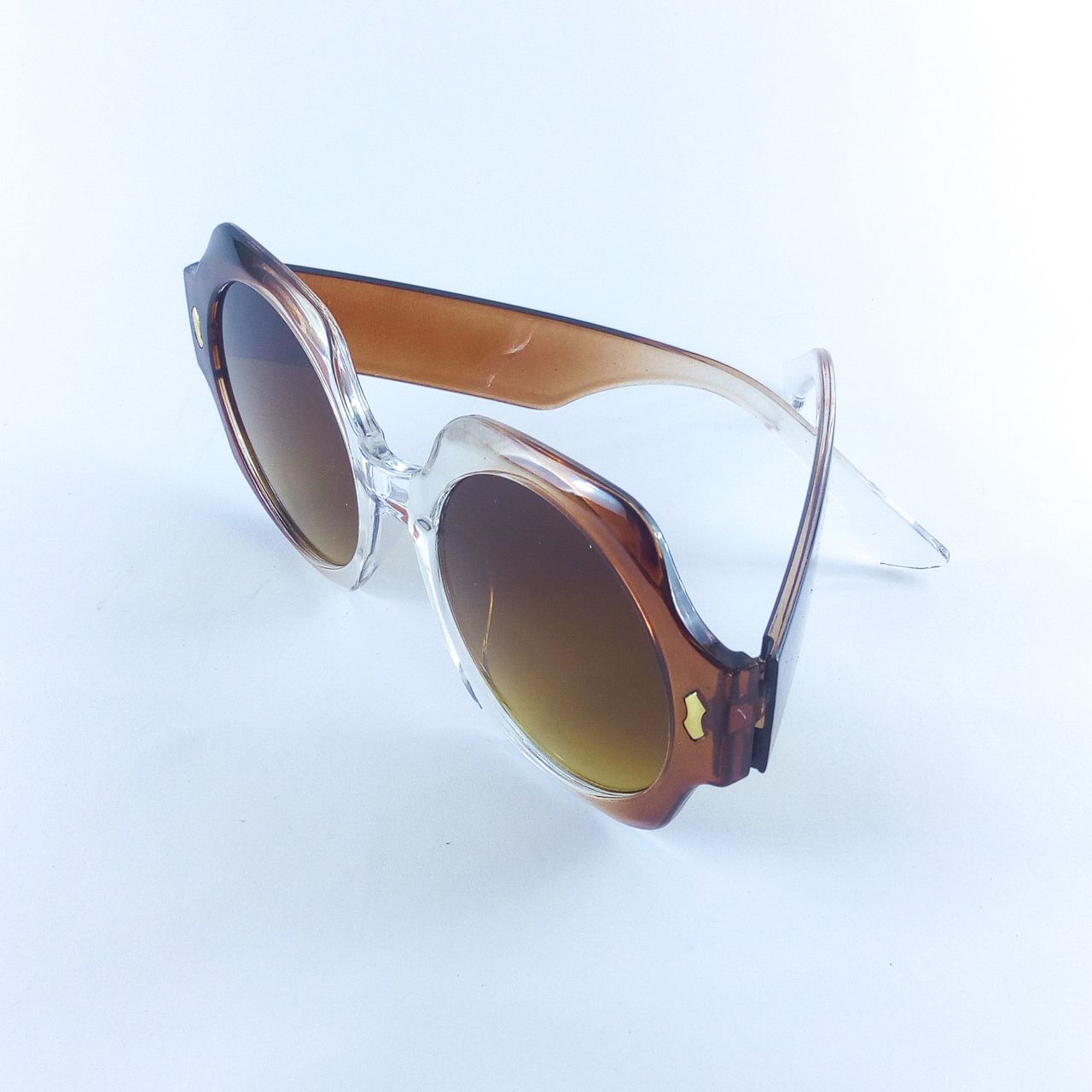 Women Fashionable Ombre Sunglasses second image