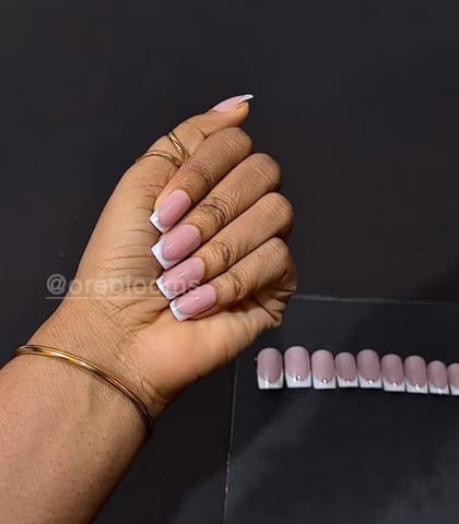 BL12 French Tip With Glitters