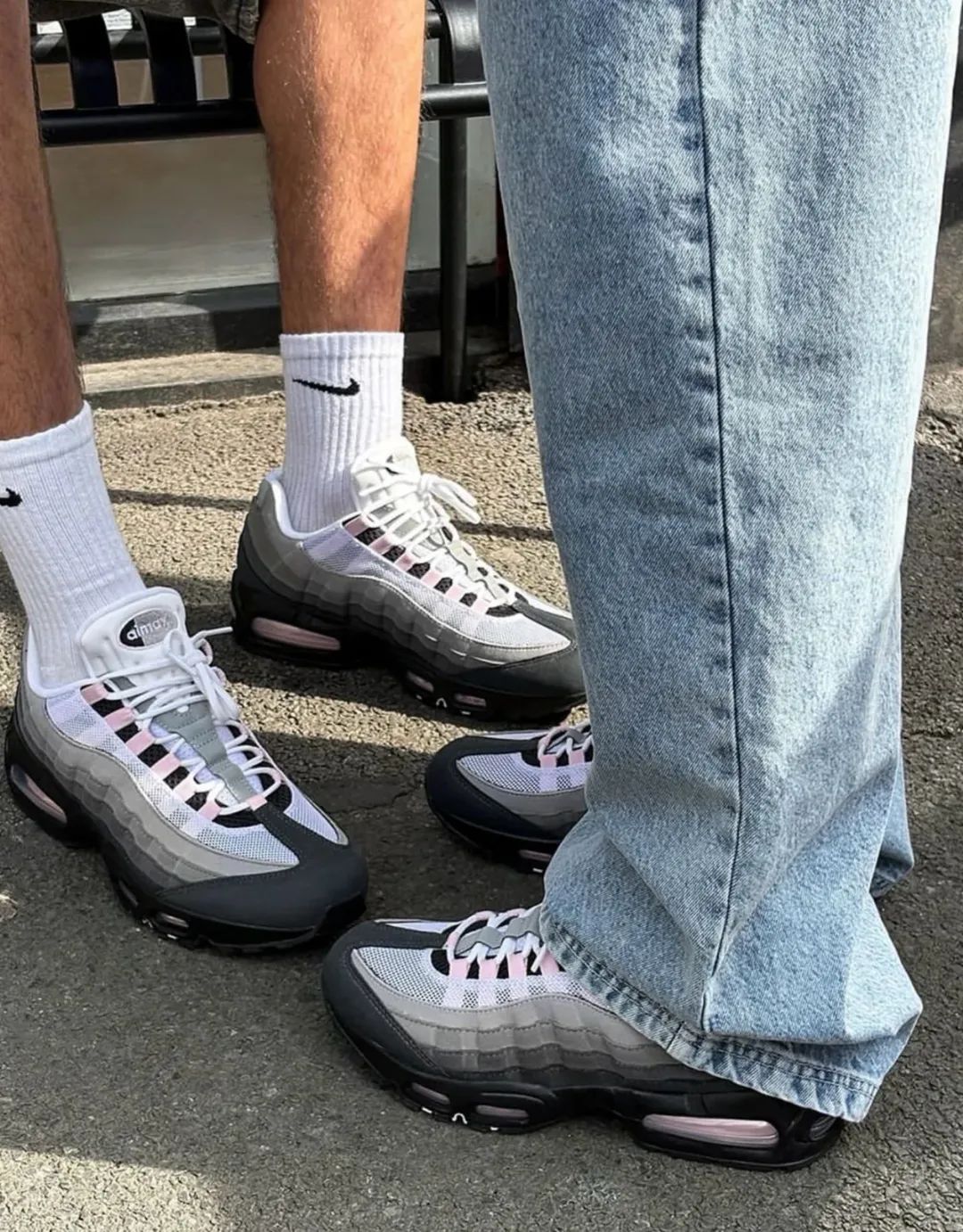 Nike Air Max 95 — Iconic Grey Gradient & Pink image