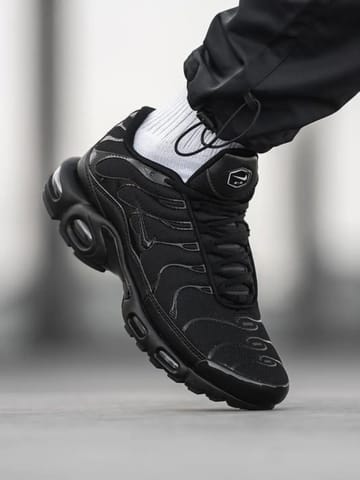 Nike Air Max  "Triple Black" Plus TN