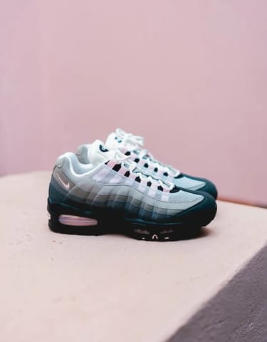 Nike Air Max 95 — Iconic Grey Gradient & Pink