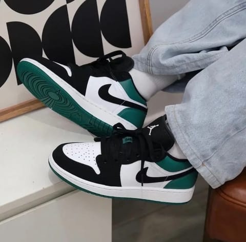 Air Jordan 1 Low "Lucky Green" (Black Toe)