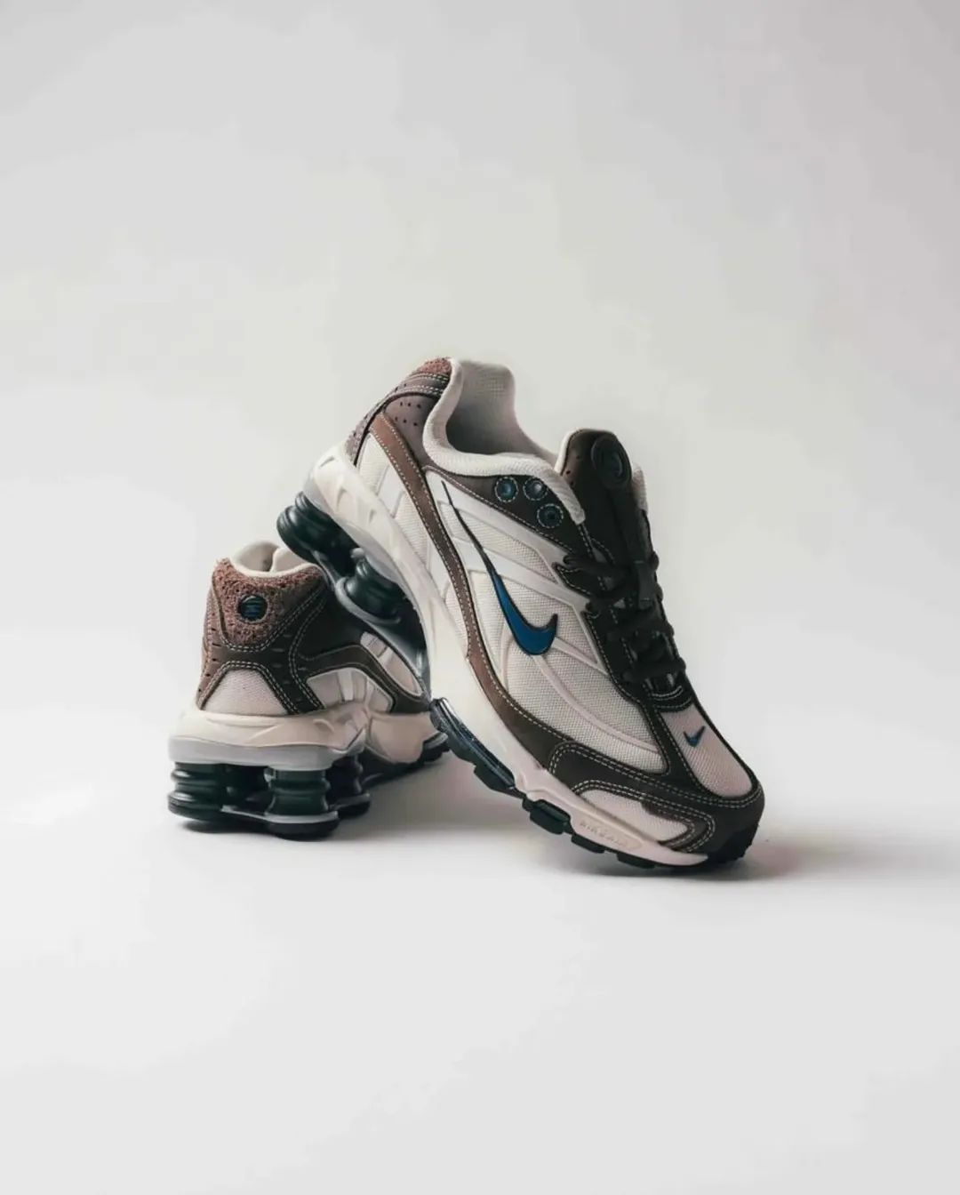 Nike Shox R4 "Mocha" image