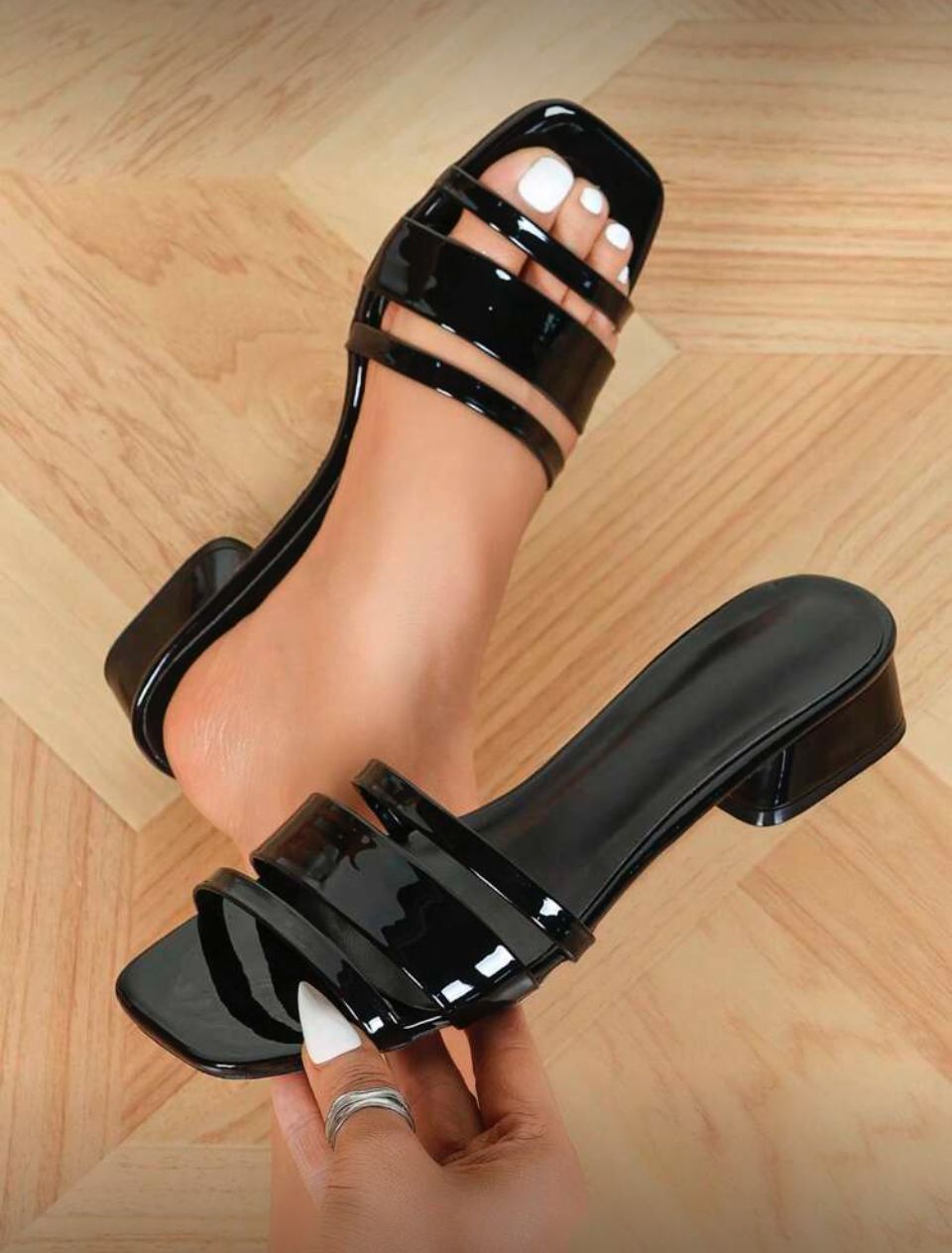 AMINA CROSS TOE SLIPPERS second image