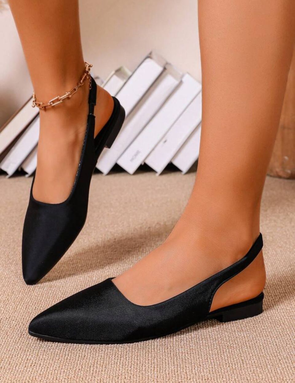 Vintage Style Women's Closed-Toe Sandals, French-Romantic Pointed Flat Shoes, Spring/Summer, Comfortable image
