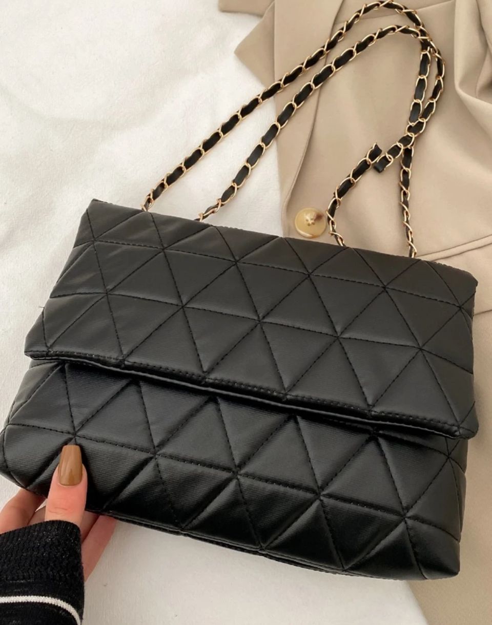 MEDUIM CHAIN QUILTED HANDBAG second image