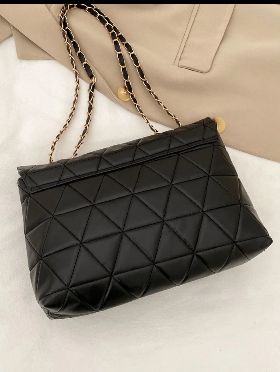 MEDUIM CHAIN QUILTED HANDBAG Image