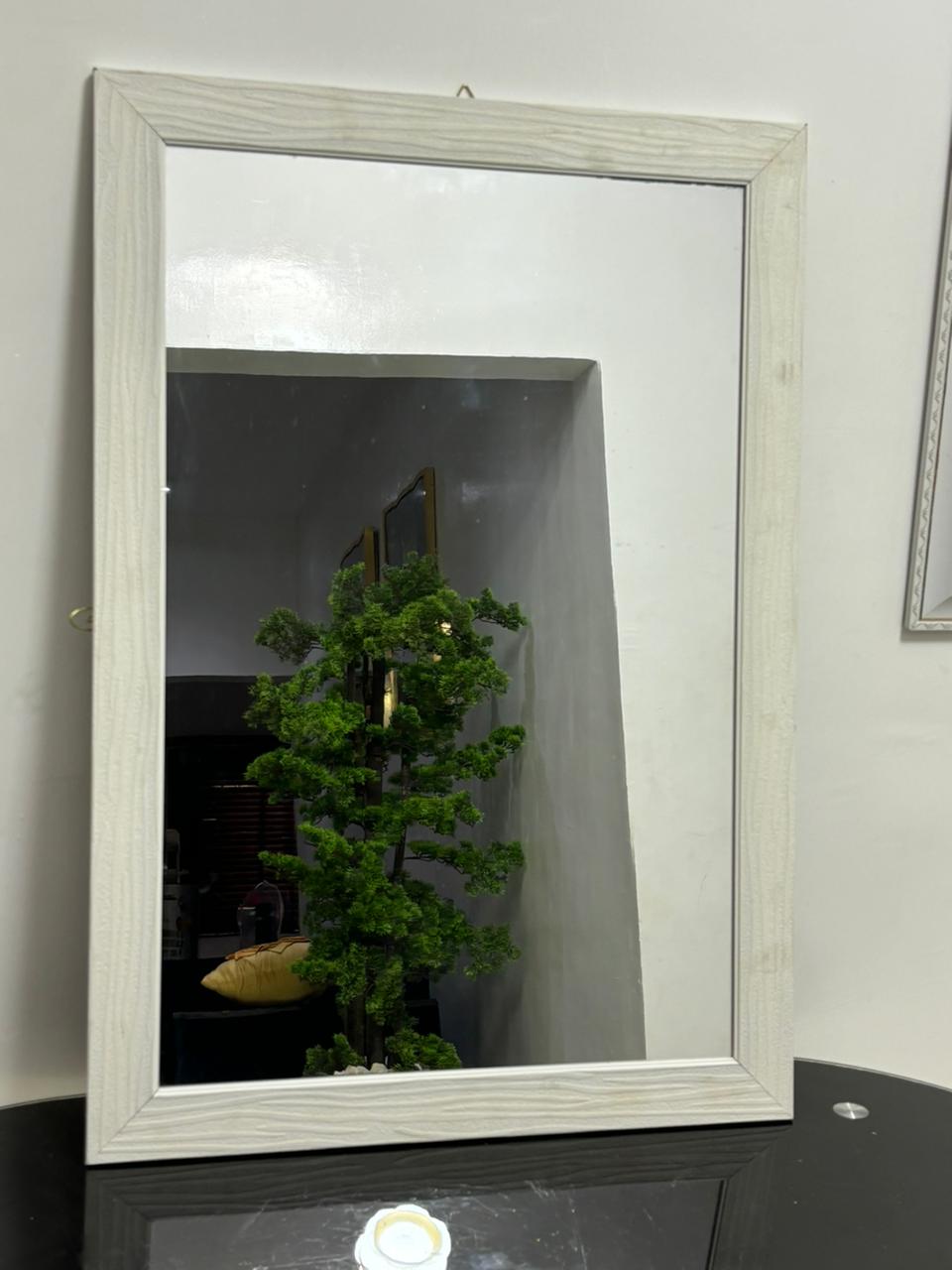 White Frame Console Mirror Image