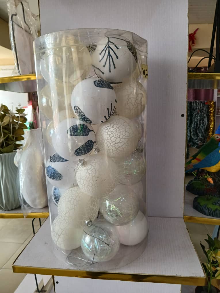 30pcs Big White Baubles Image