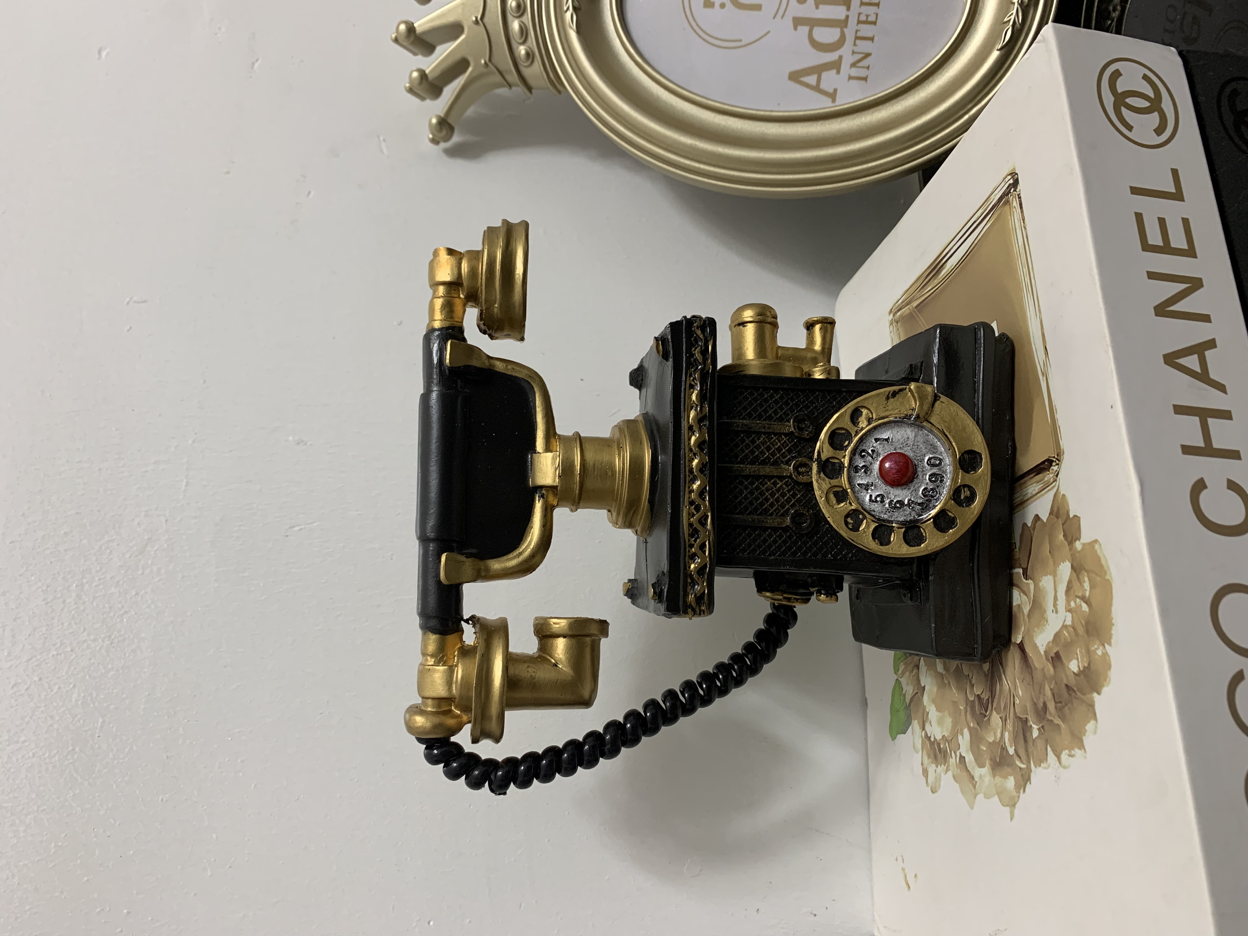Ceramic Telephone Decor Image