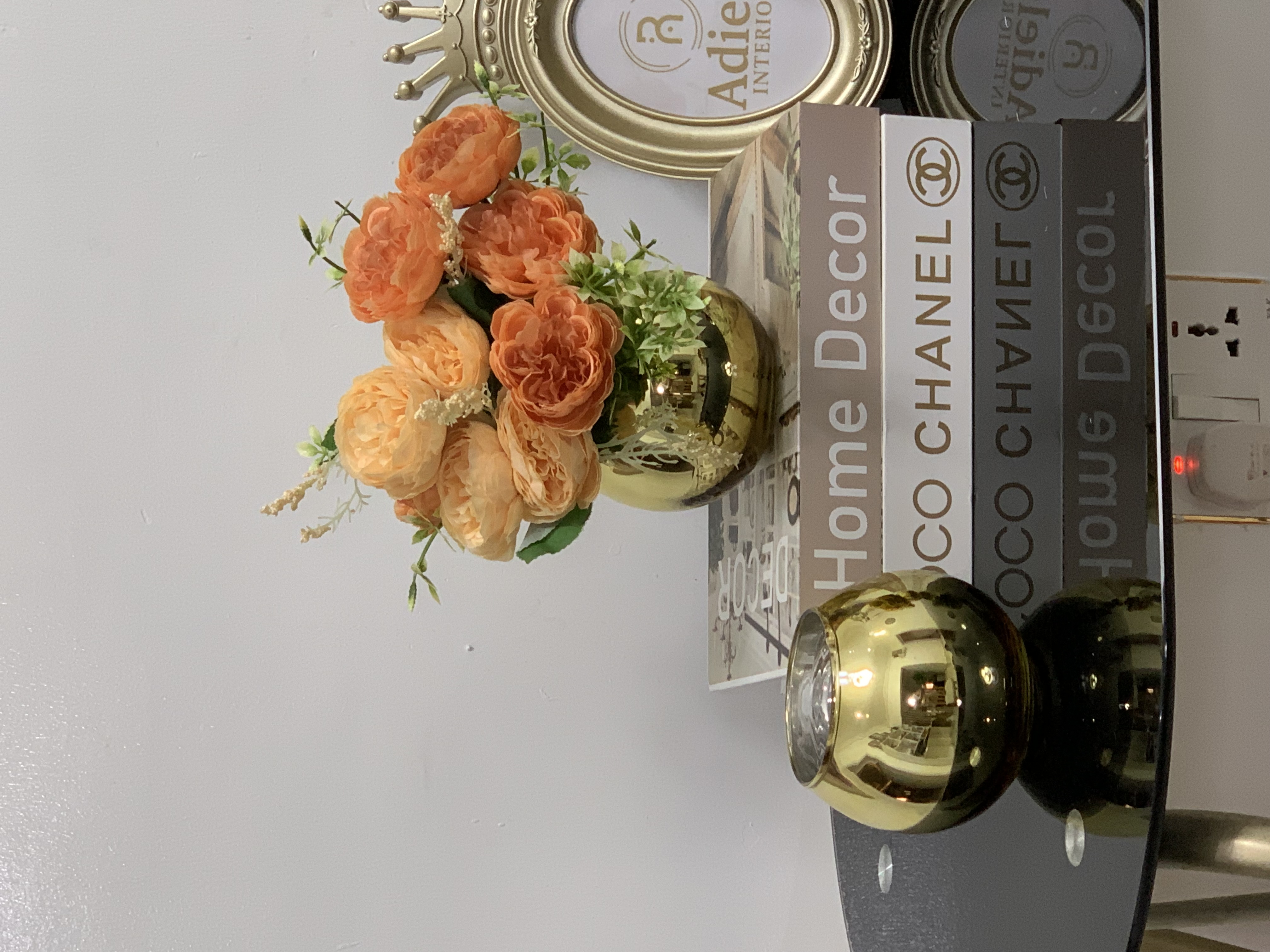 4” ROUND GOLD VASE + FLOWERS Image