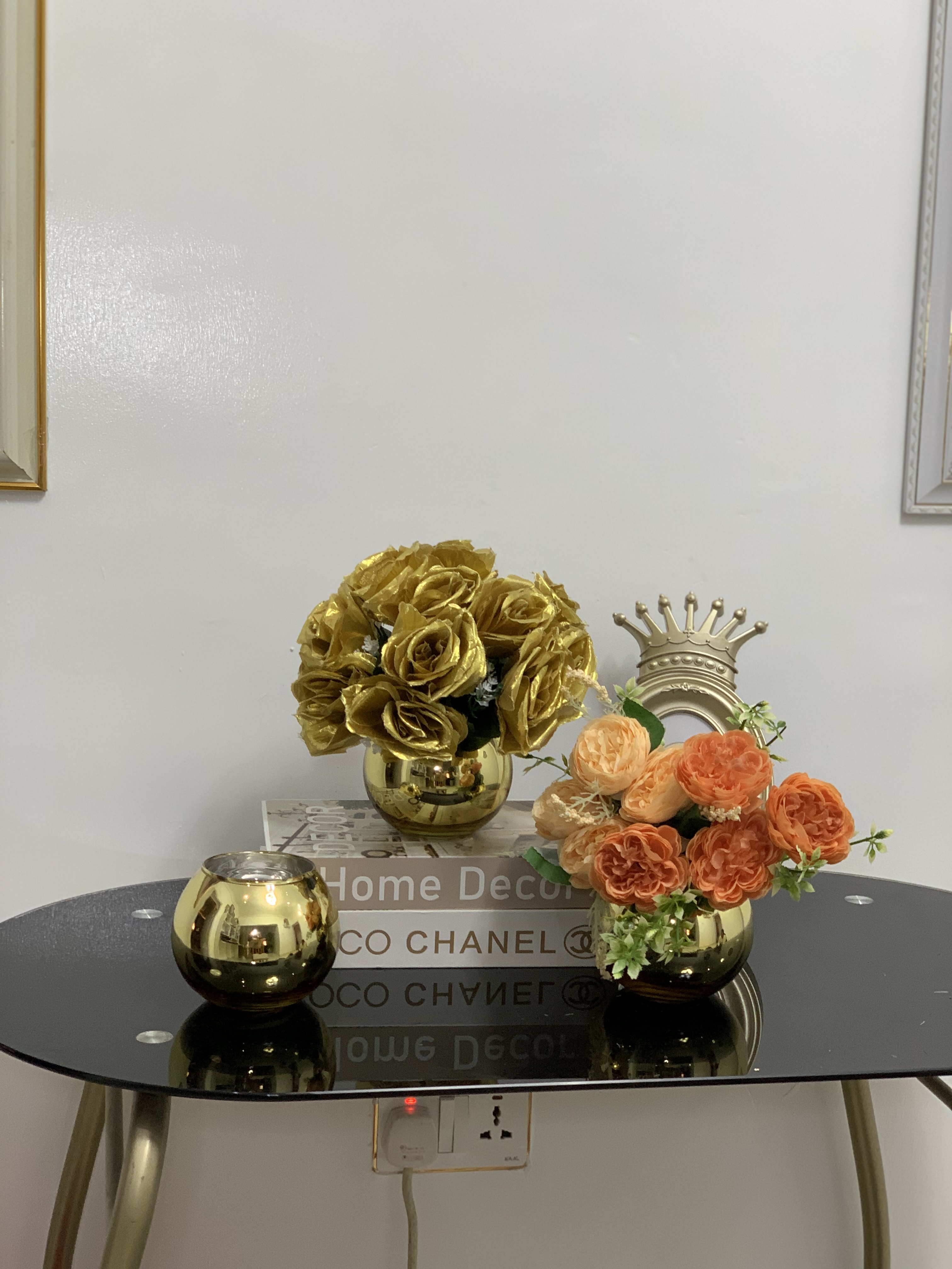 4” ROUND GOLD VASE + FLOWERS Image