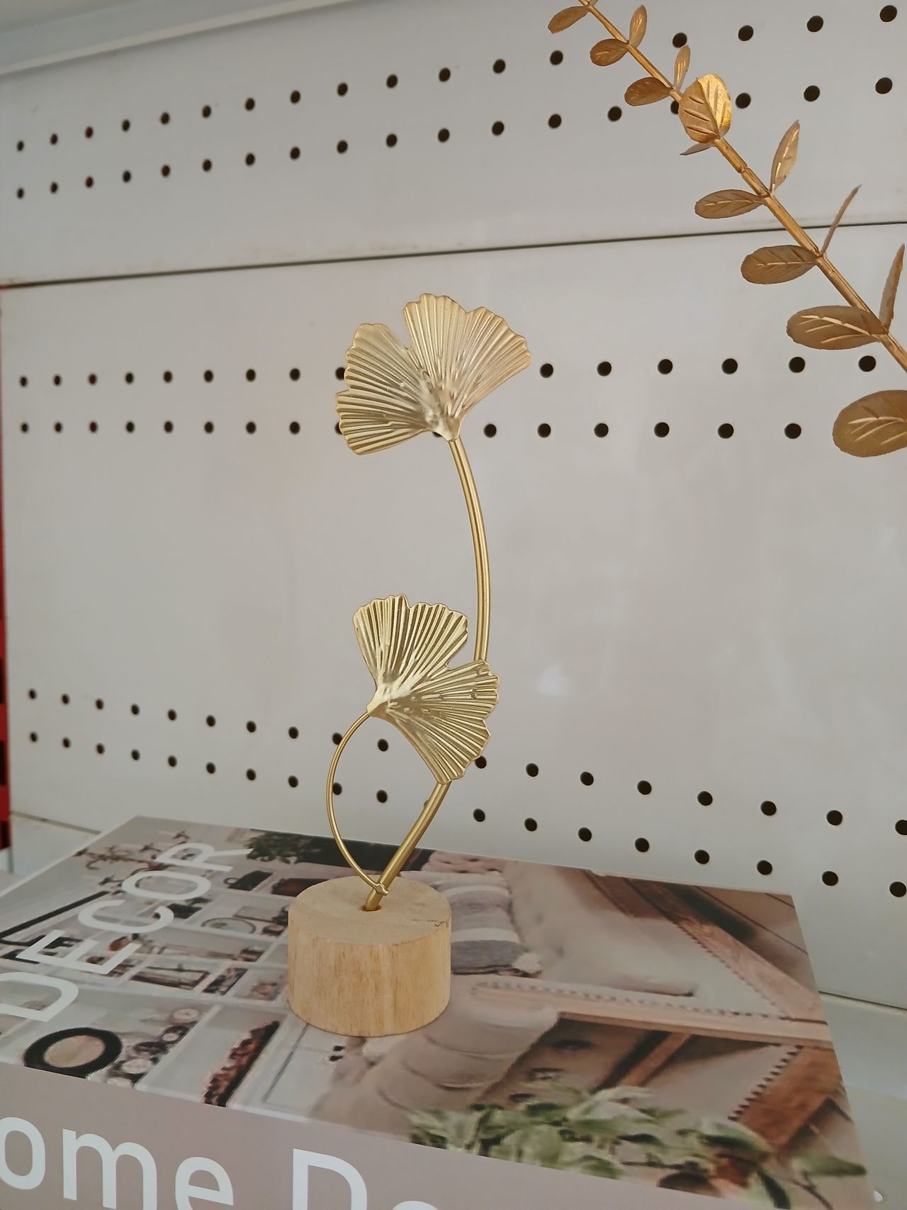 Maple Leaf Decor Image