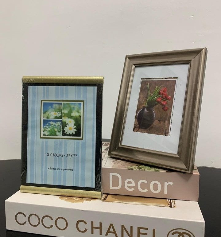 Table Picture Frames Image