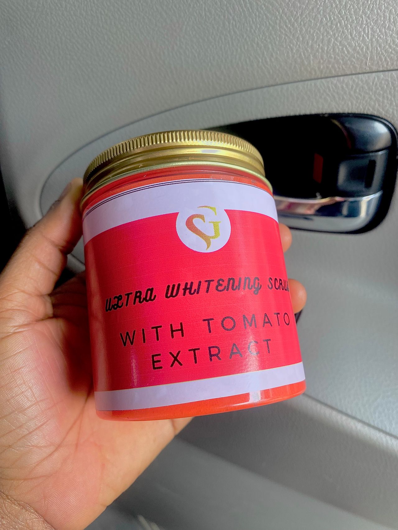 Ultra Whitening With Tomato Extract Body Scrub image