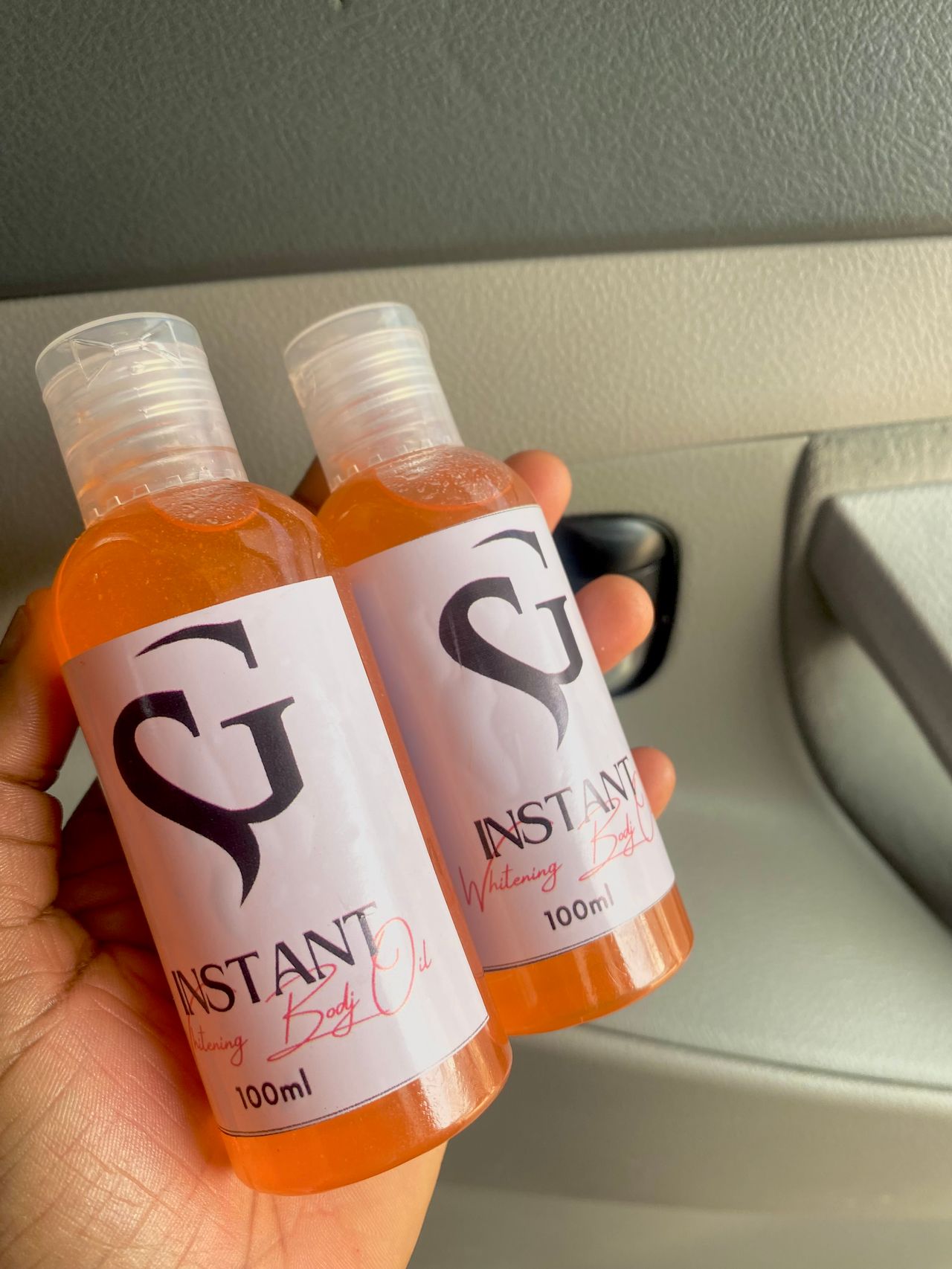 Instant Whitening Body Oil image