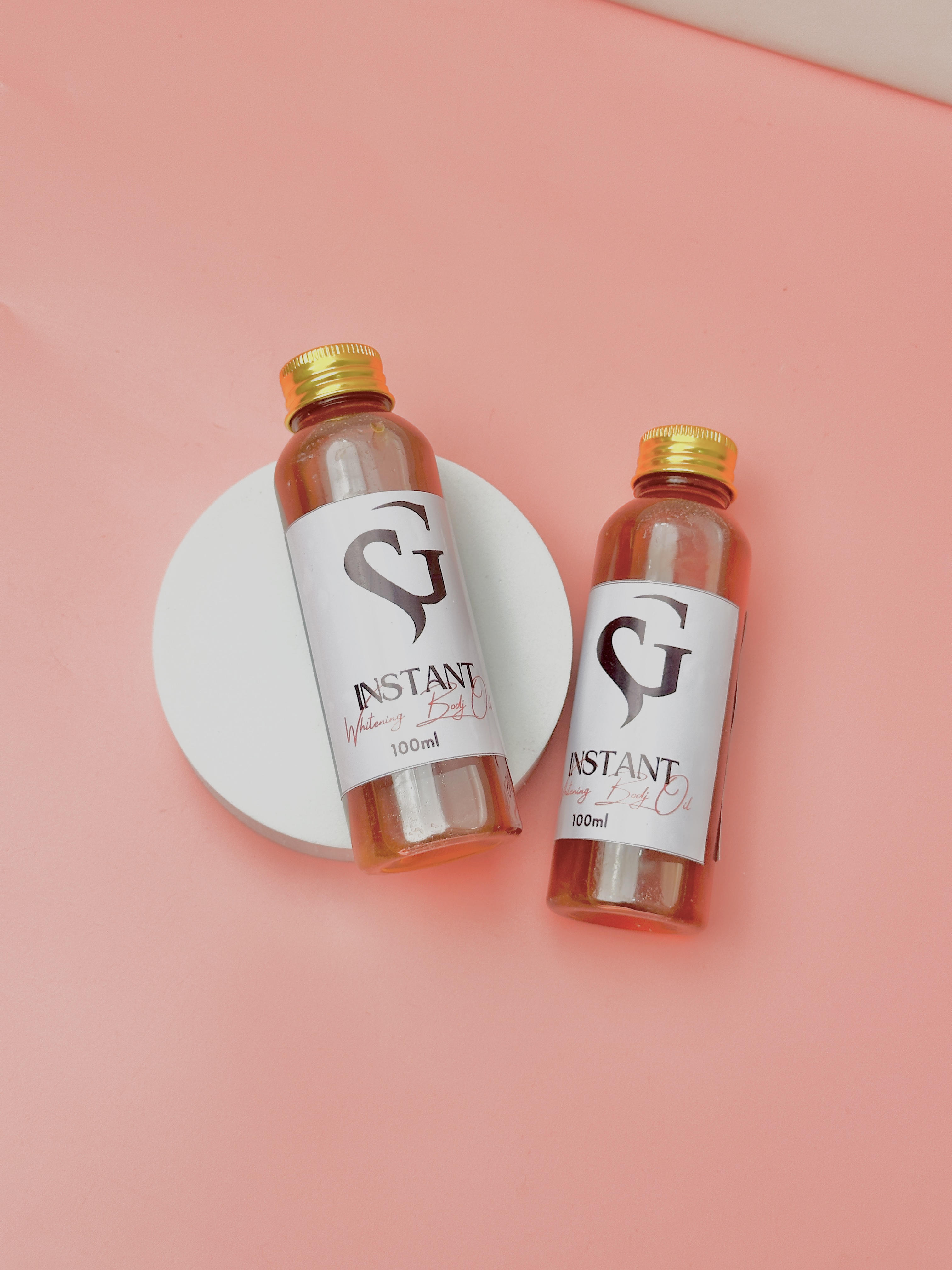 Instant Whitening Body Oil image