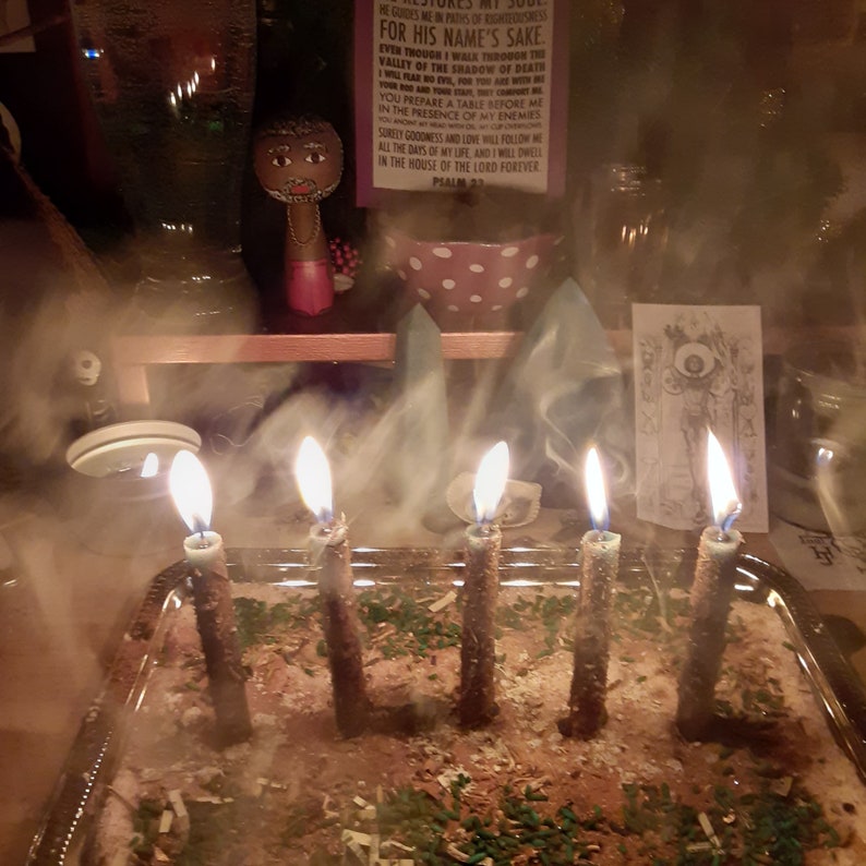 Money Drawing Candle Ritual-Money, money come to me! image