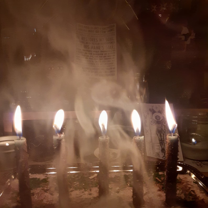 Money Drawing Candle Ritual-Money, money come to me! image