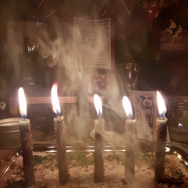 Money Drawing Candle Ritual-Money, money come to me! image