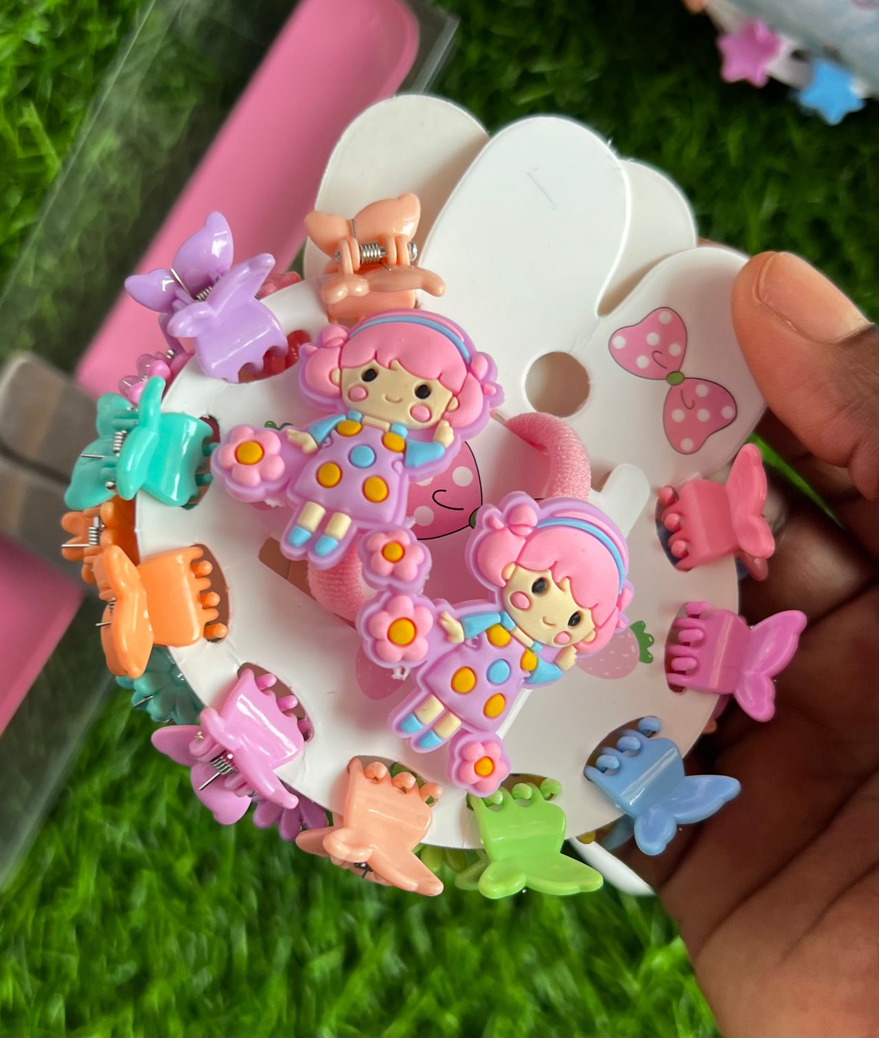 Children mini hair claw clips with hair tie image