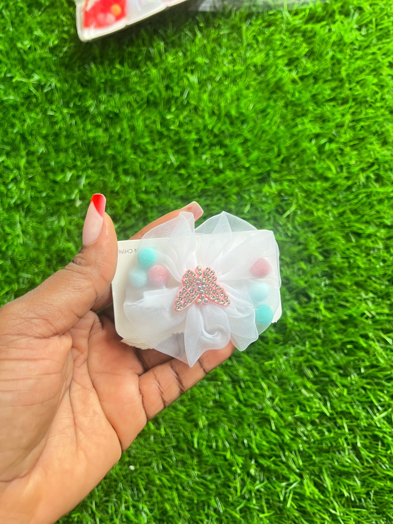 Pearl in mesh hair clip image