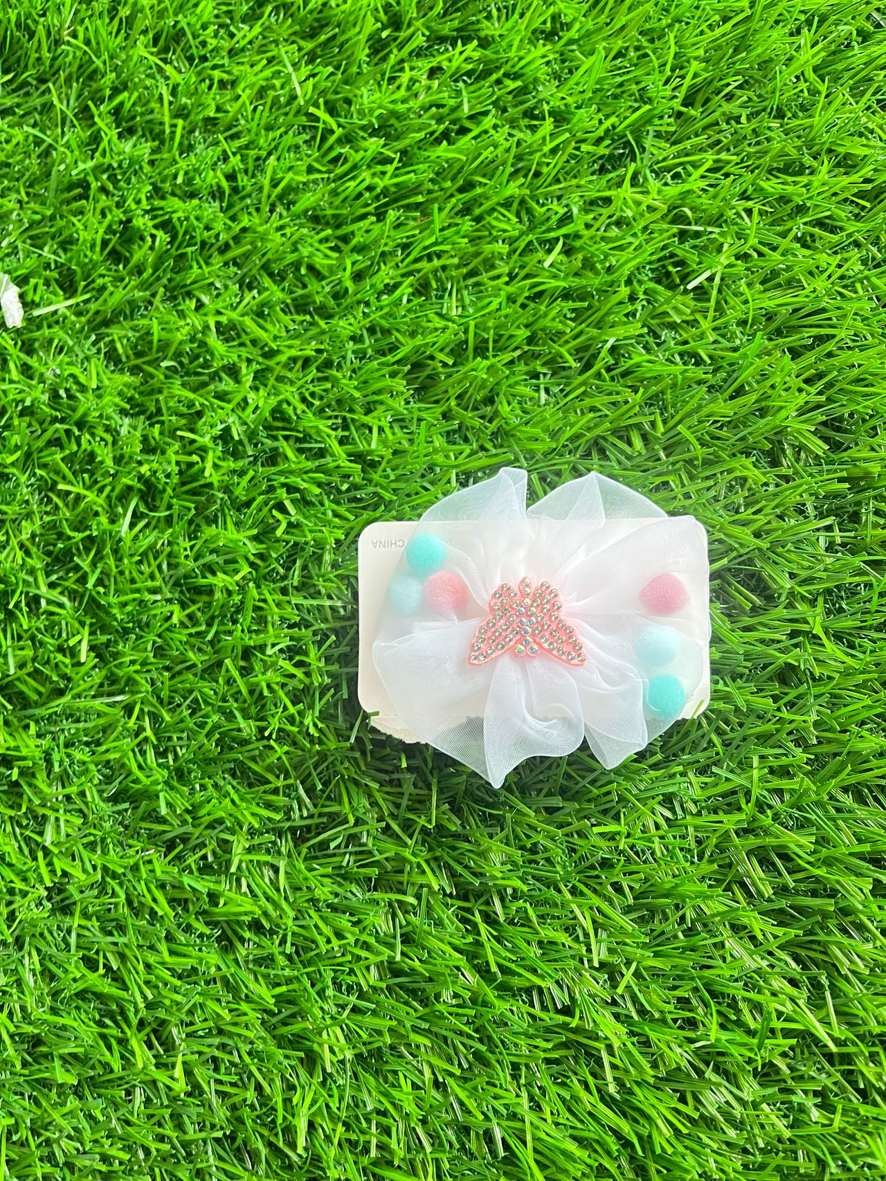 Pearl in mesh hair clip image