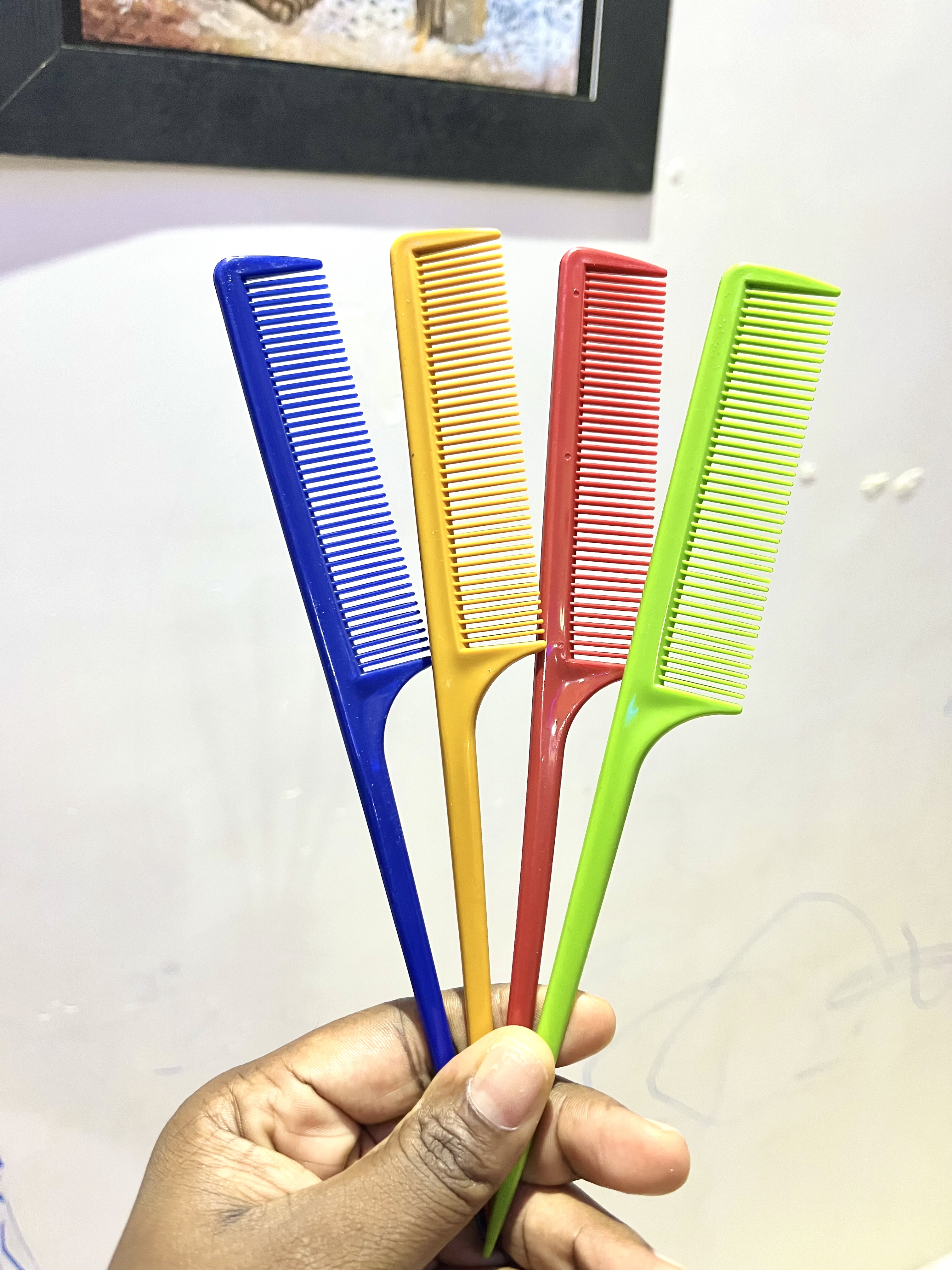 Pin tail comb image