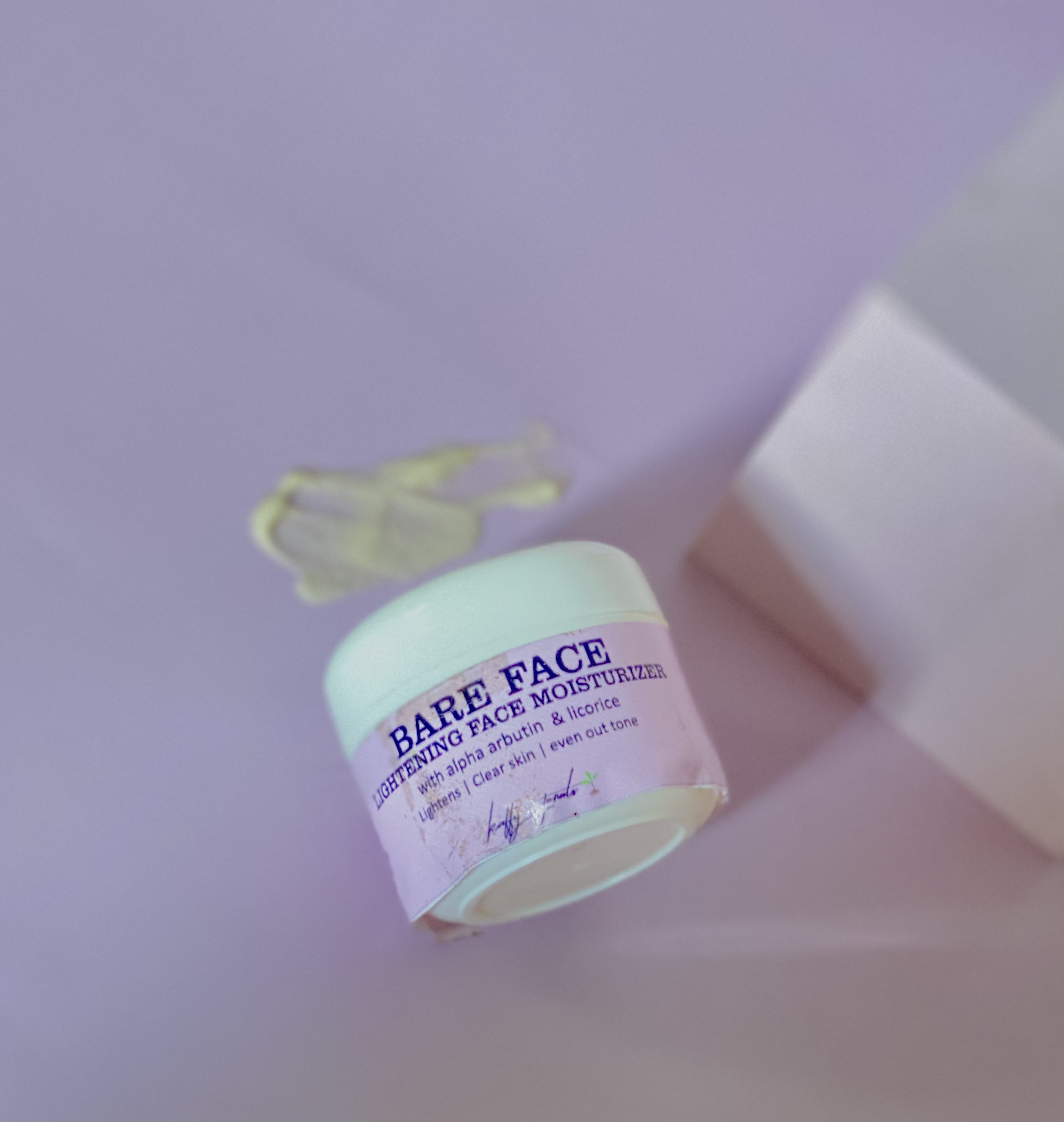 Lightening face moisturizer
