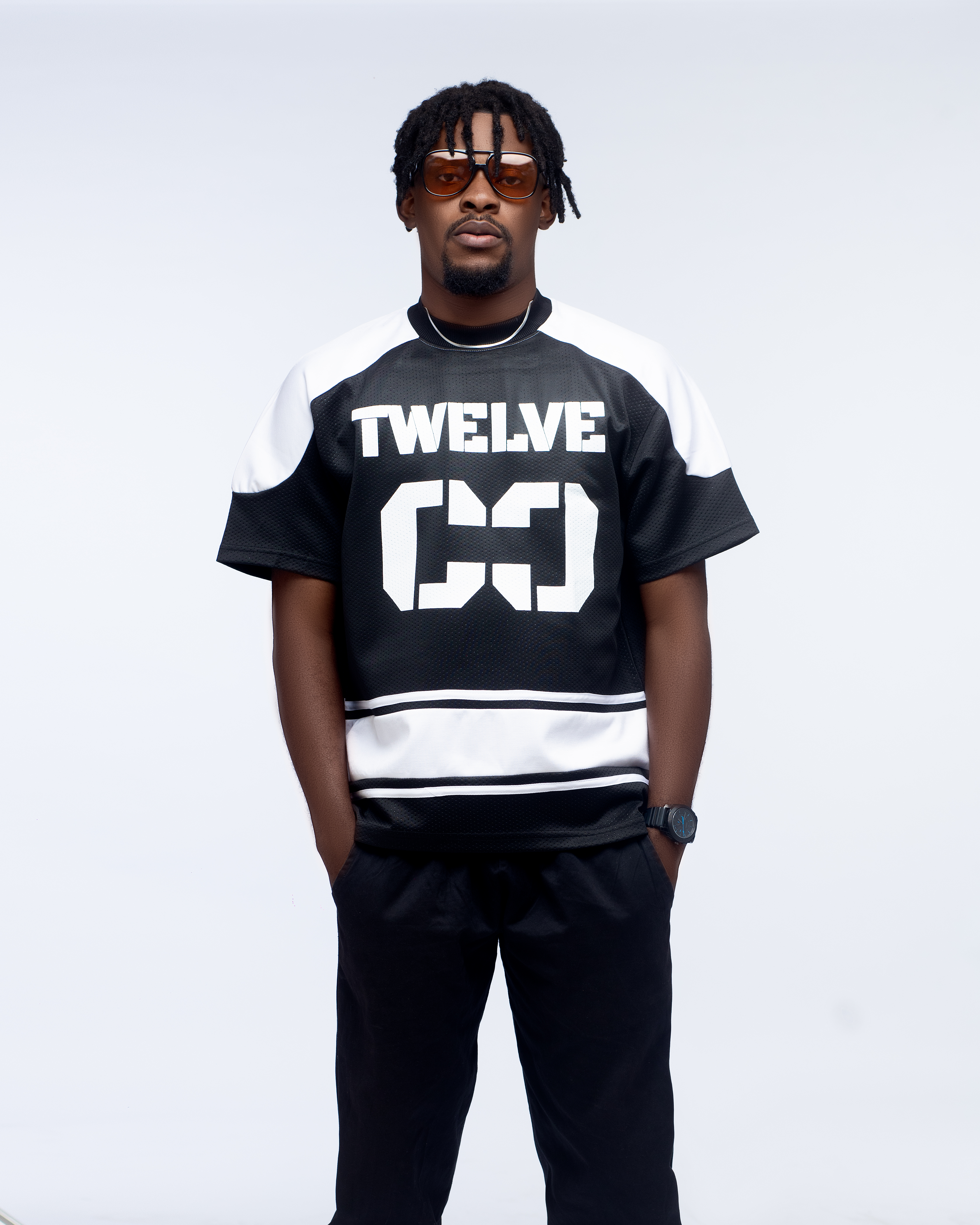 TWELVE ESSENTIAL TEE