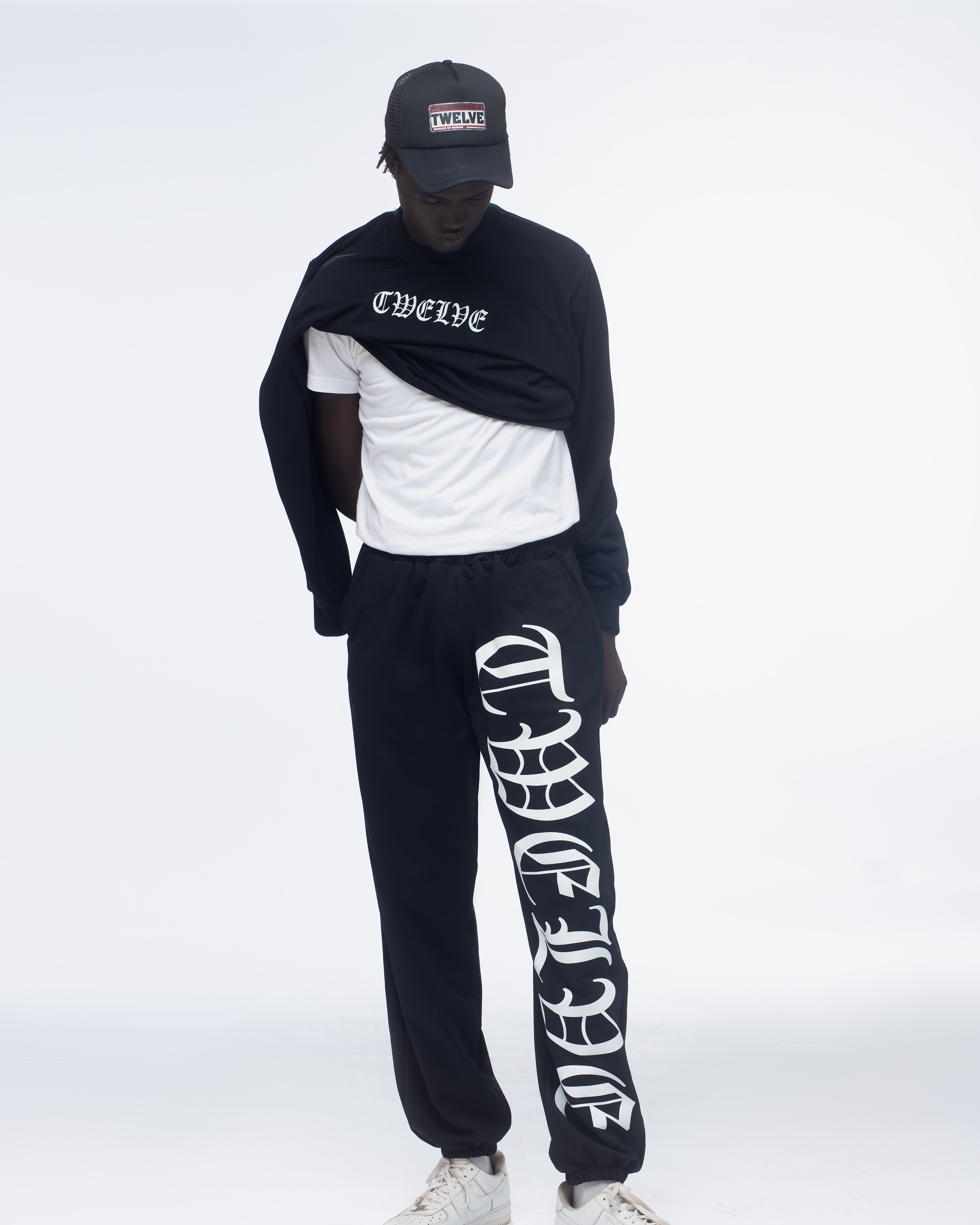 TWELVE SWEATSHIRT & JOGGERS