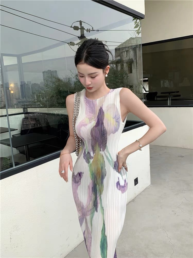 Party goes on gown CBC141 image