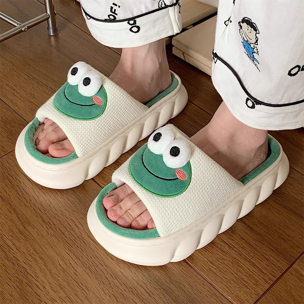 On vacay indoor slippers SNZZ370 image
