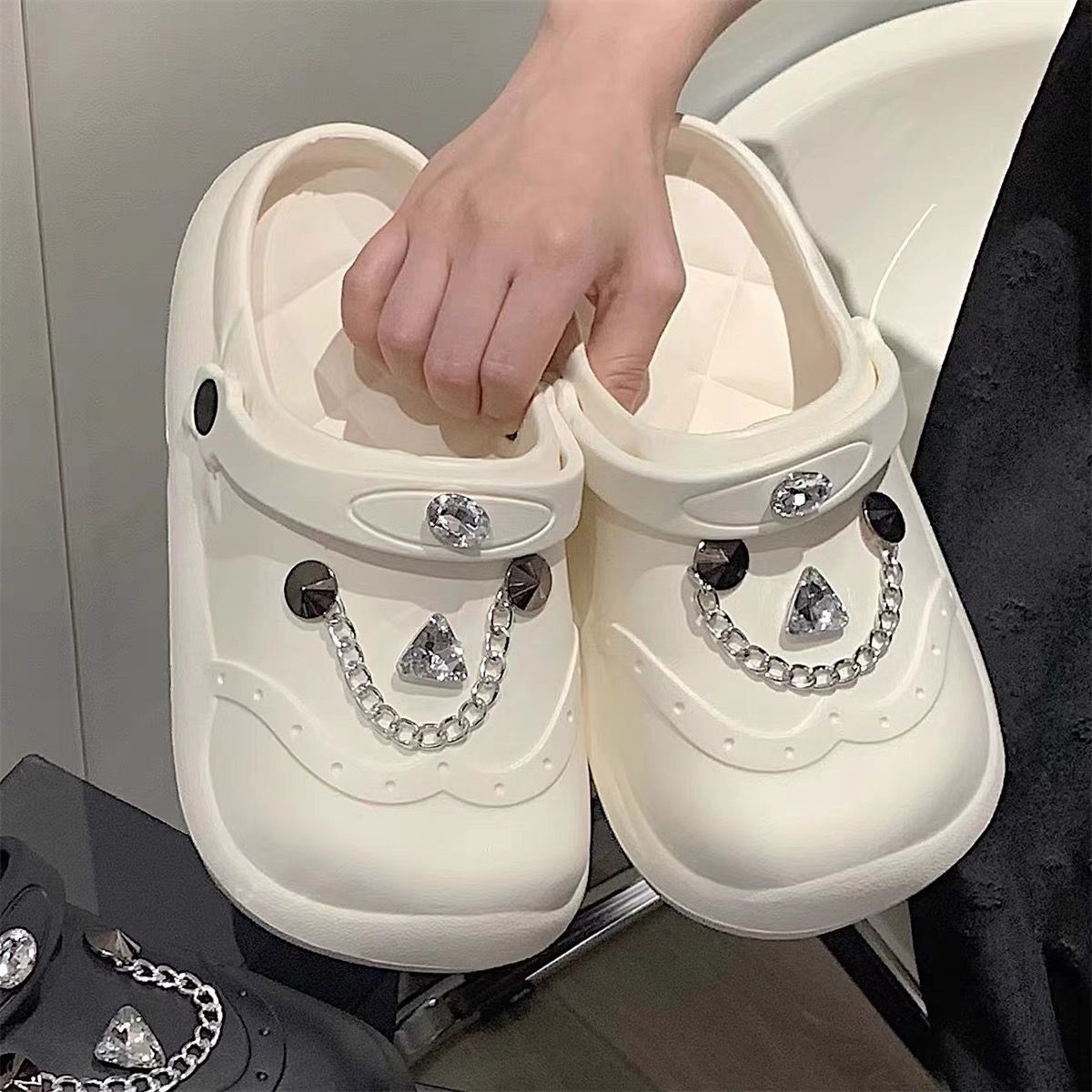 Momah babe crocs SNZZ319 image