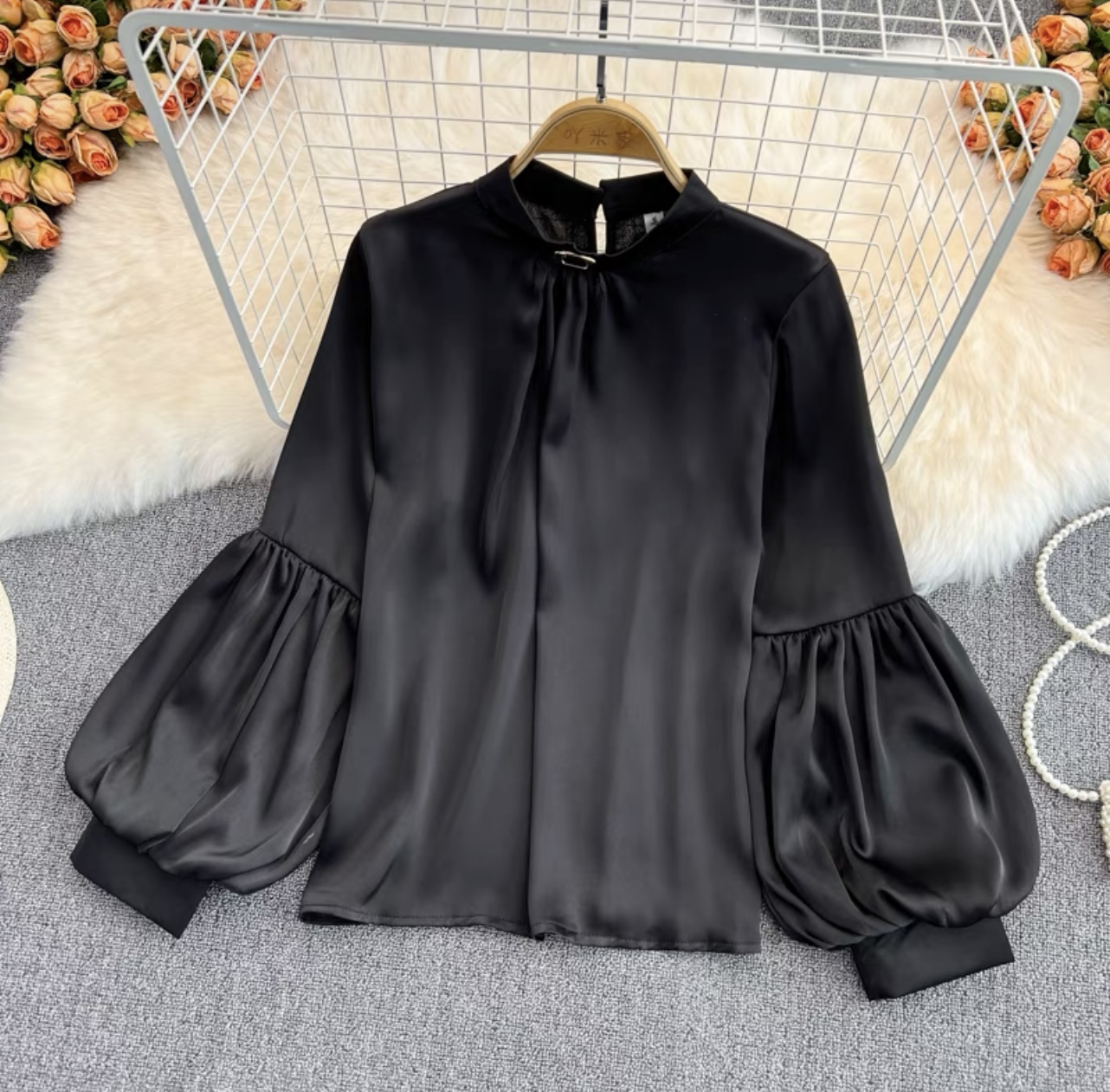 Signing contracts blouse BE124 image