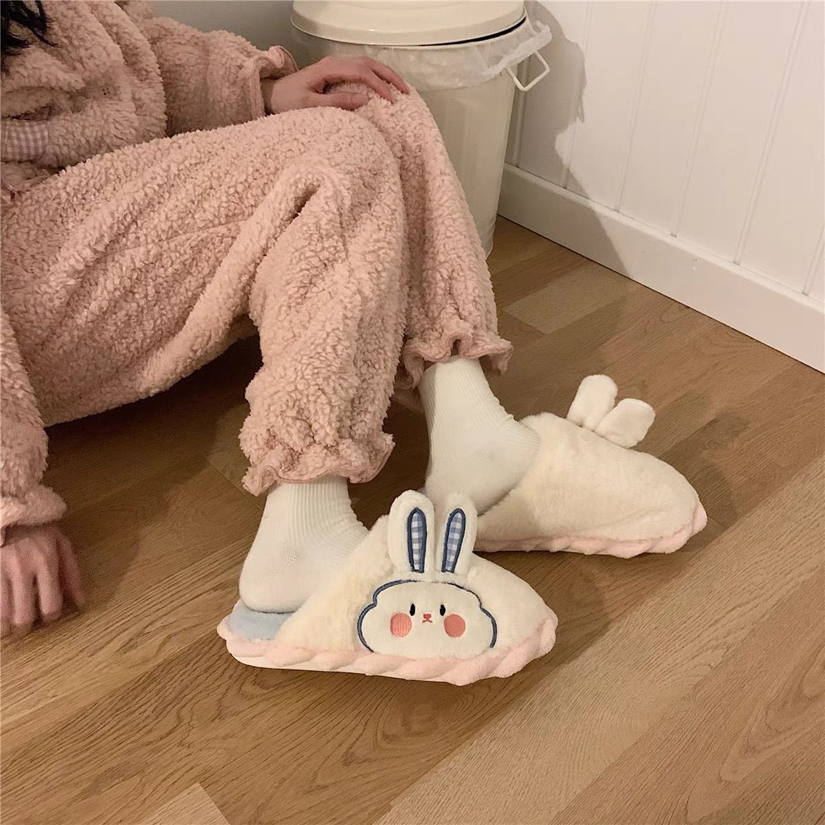 Home stay bunny slippers SNZZ365 image