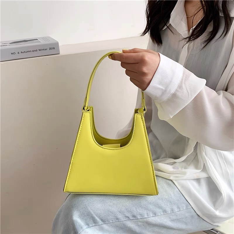 Caught in the act handbag BG175