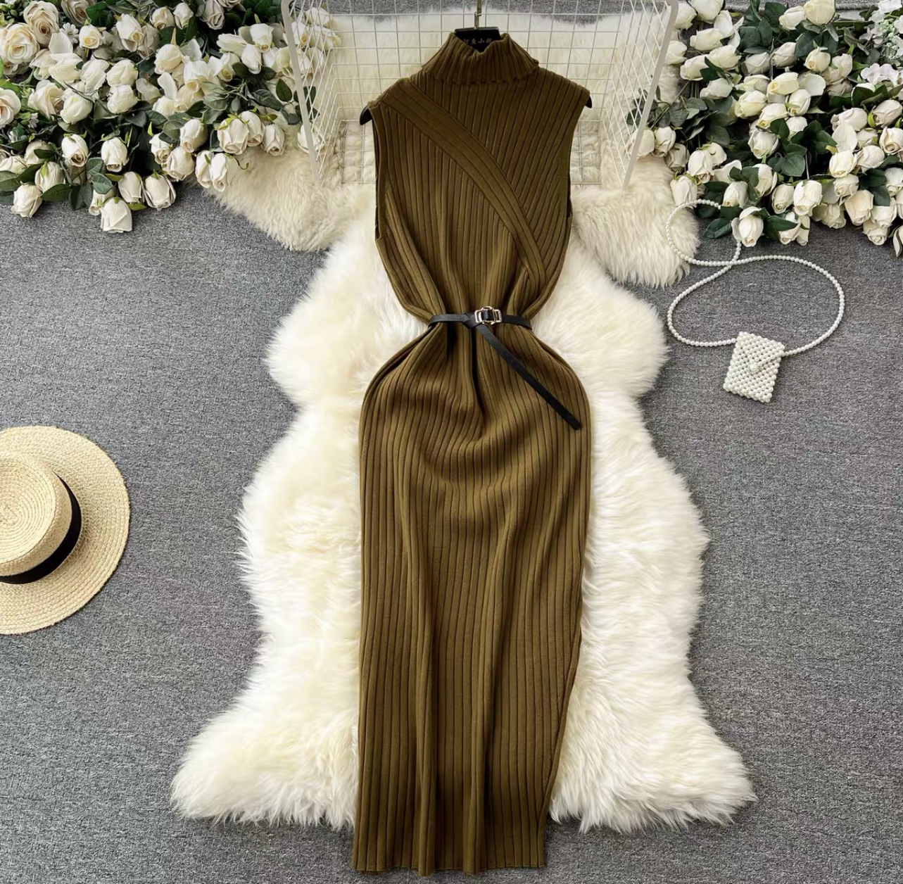 No sleeves knitted gown & belt KBC111