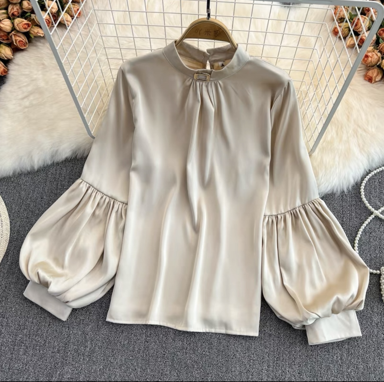 Signing contracts blouse BE124 image