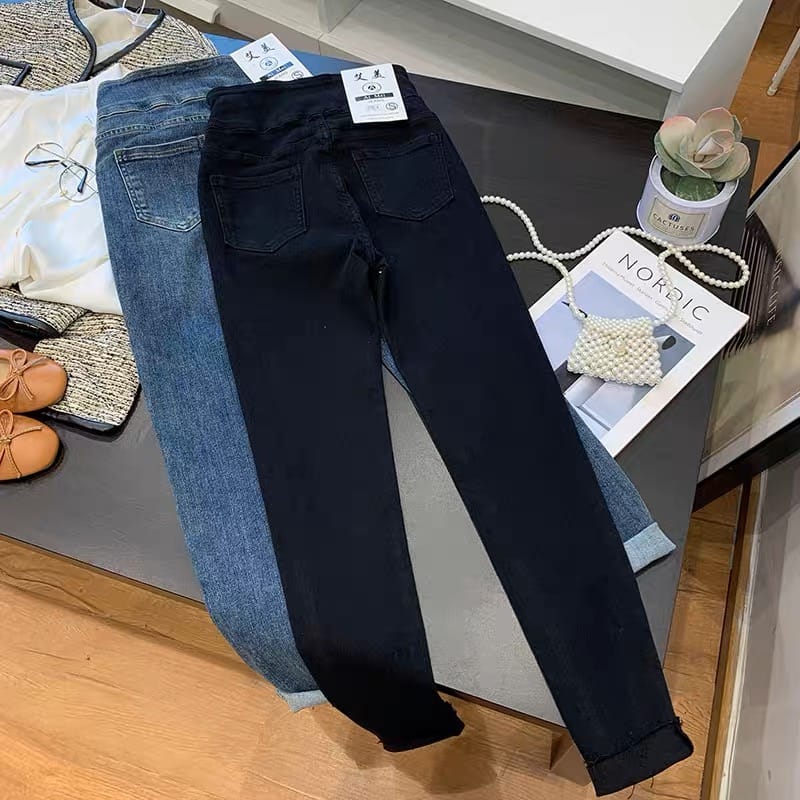 Your fav picnic jeans image