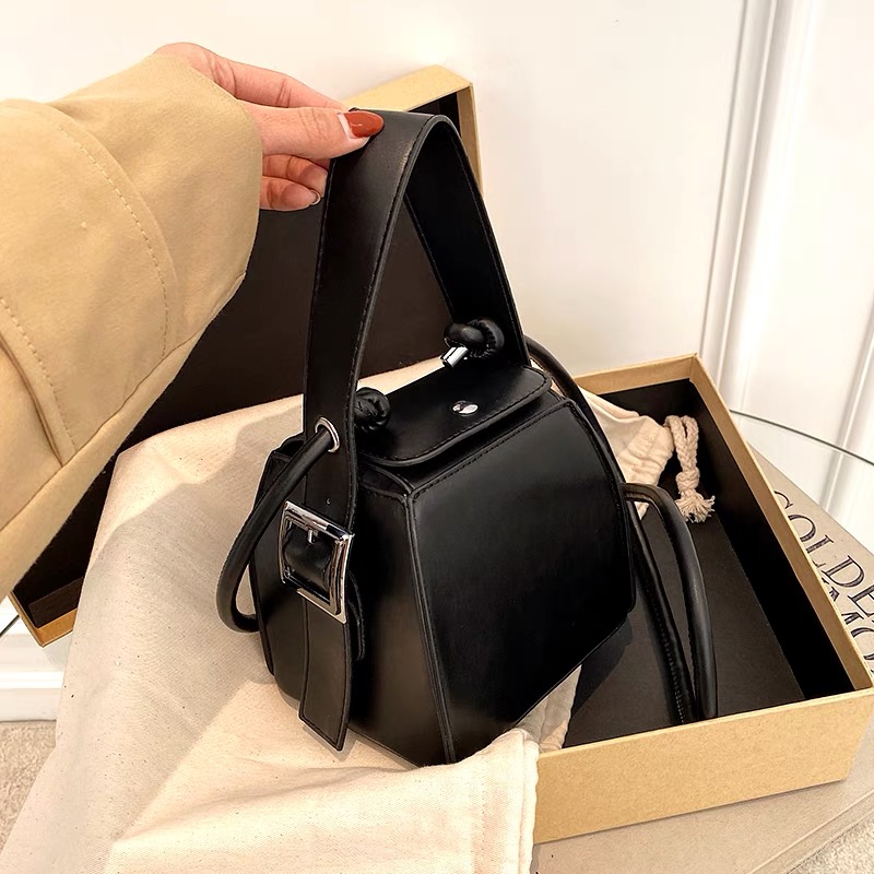 She’s a bag girl BG148